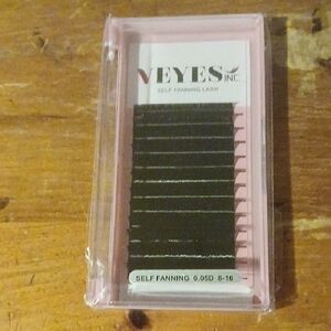 Veyes Self Fanning Lashes